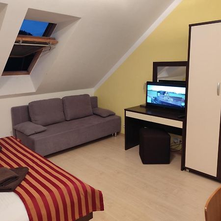 Apartman Liptov - Hotel Bešeňová エクステリア 写真